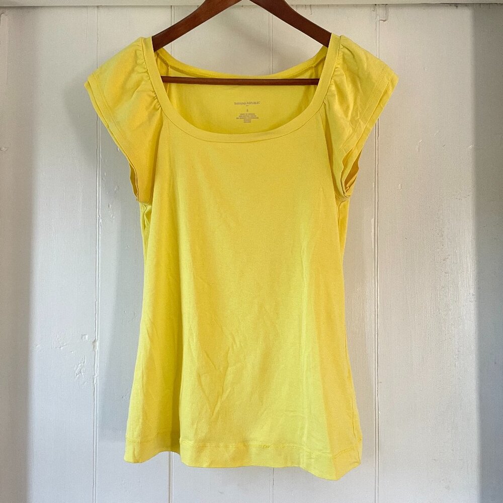 Banana Republic Women’s Yellow TShirt Small Cap Sleeve Ruffle Stretch Fitted